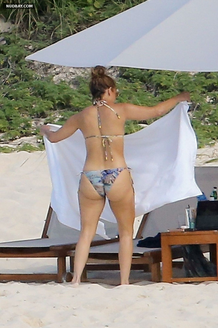 Jennifer Lopez wears a swimsuit on the beach flashing ass 2020