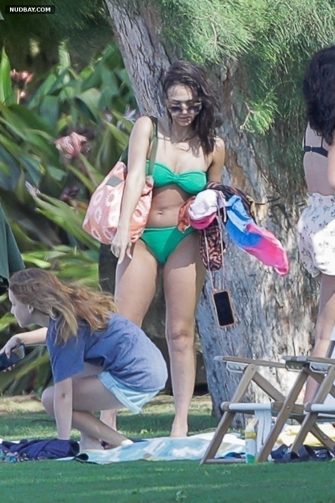 Jessica Alba Hot at a beach in Hawaii Apr 03 2023