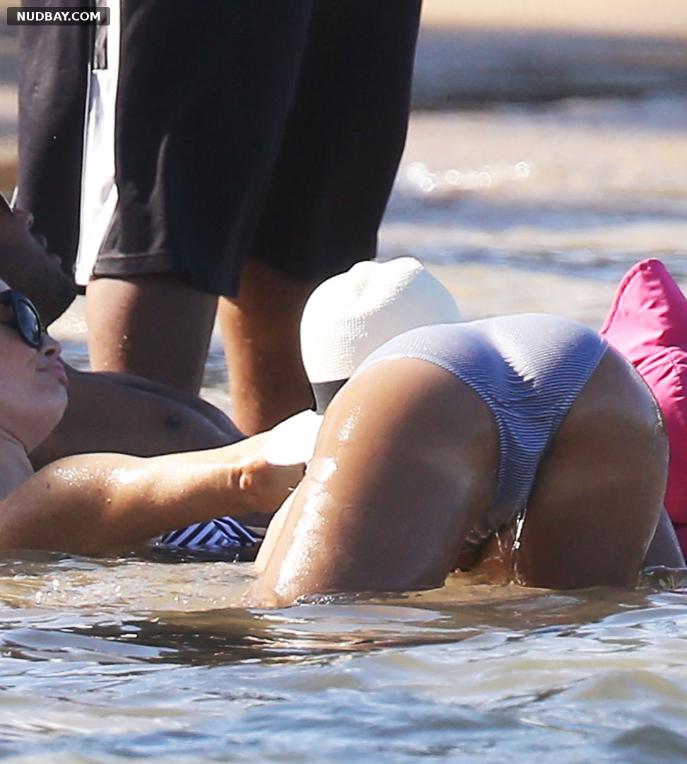 Jessica Alba nude pussy posing on the beach bikini 2022