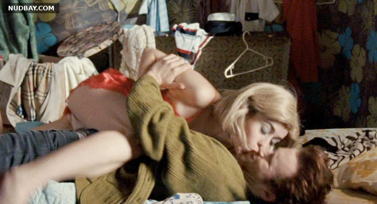 Cristin Milioti nude pussy in 30 Rock (2013)