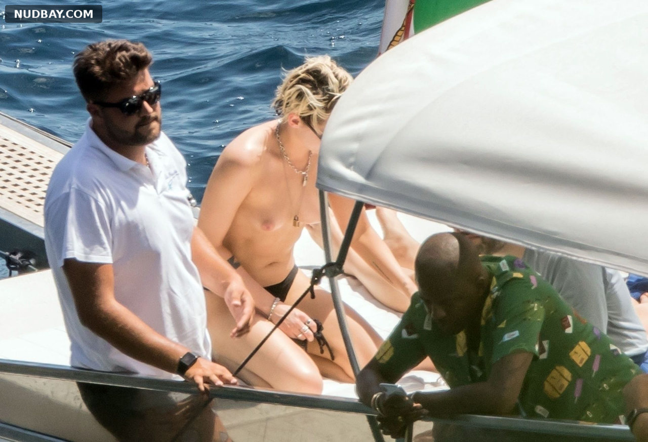 Kristen Stewart naked cruise along the Amalfi Coast 2018
