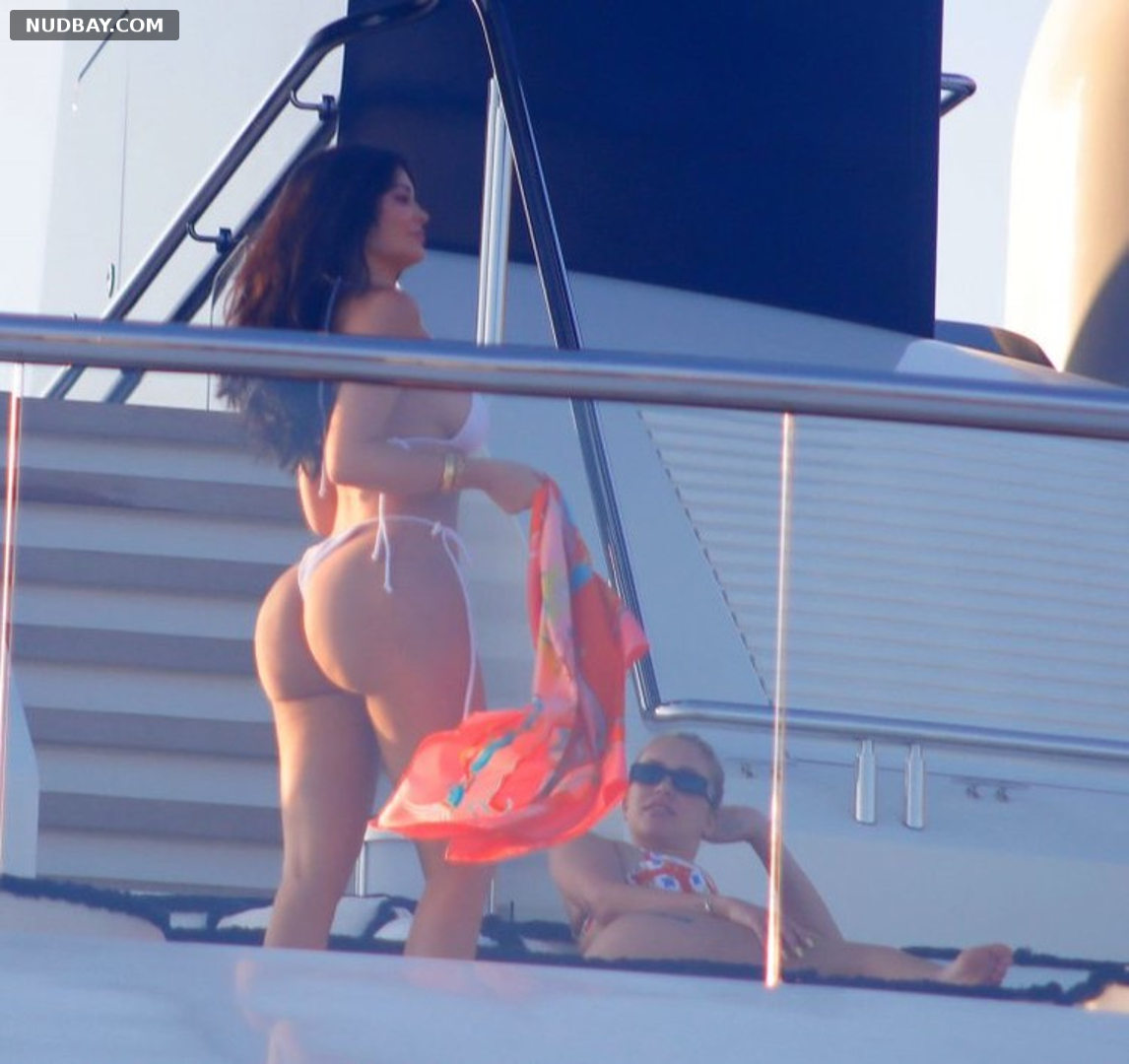 Kylie Jenner nude on vacation Capri 08 09 2019