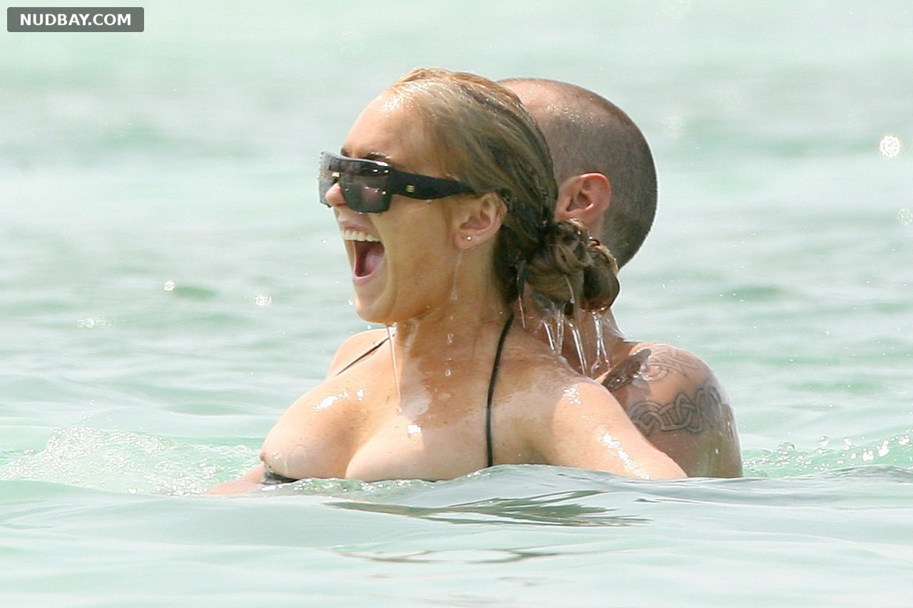 Lindsay Lohan nipslip tits in bikini on vacation 2010