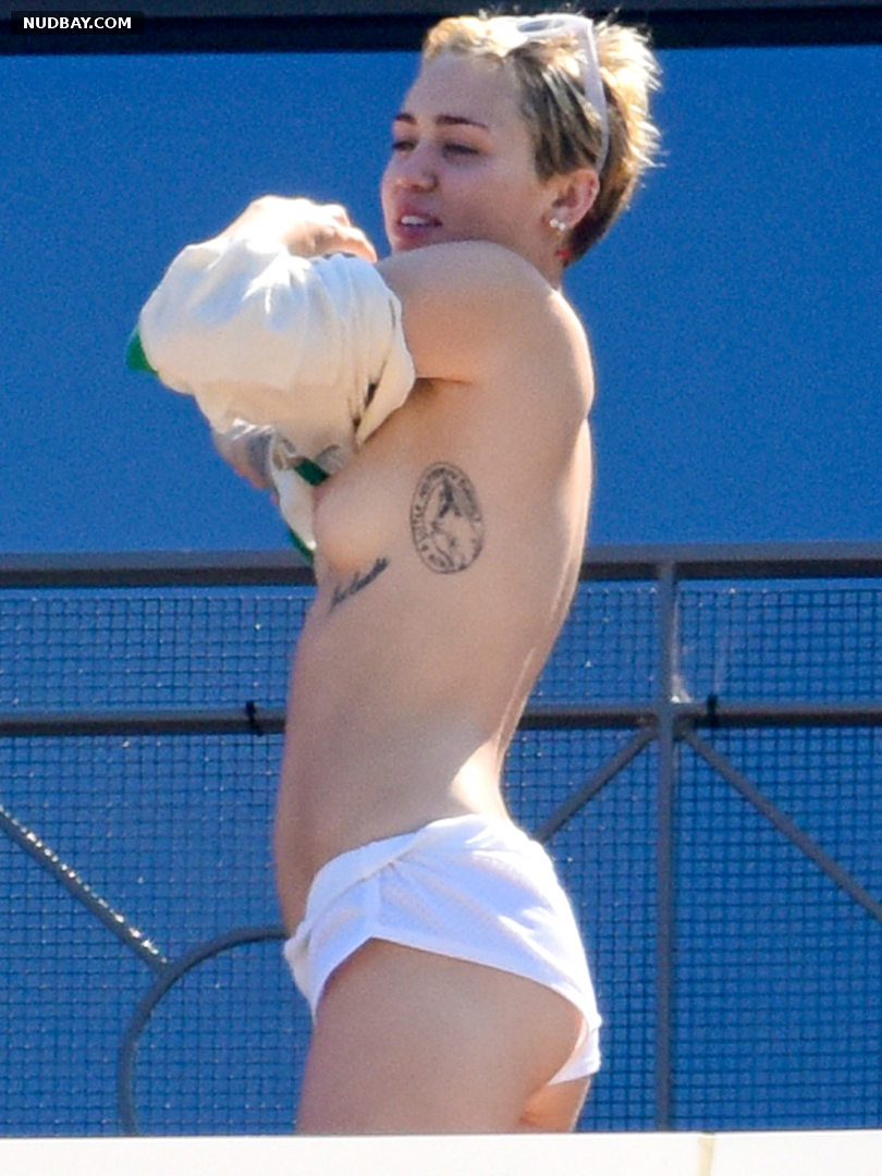 Miley Cyrus Topless on a hotel balcony in Sydney 10 12 2014
