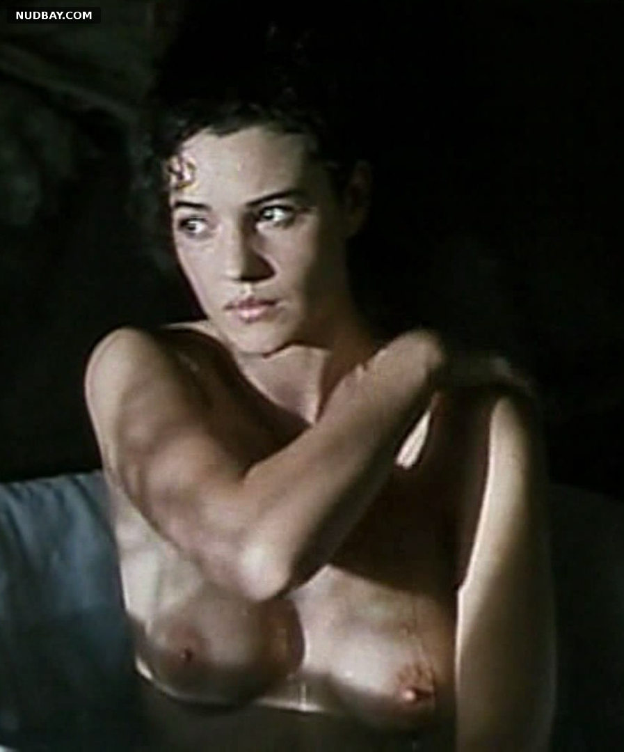 Monica Bellucci nude Briganti amore e liberta (1994)