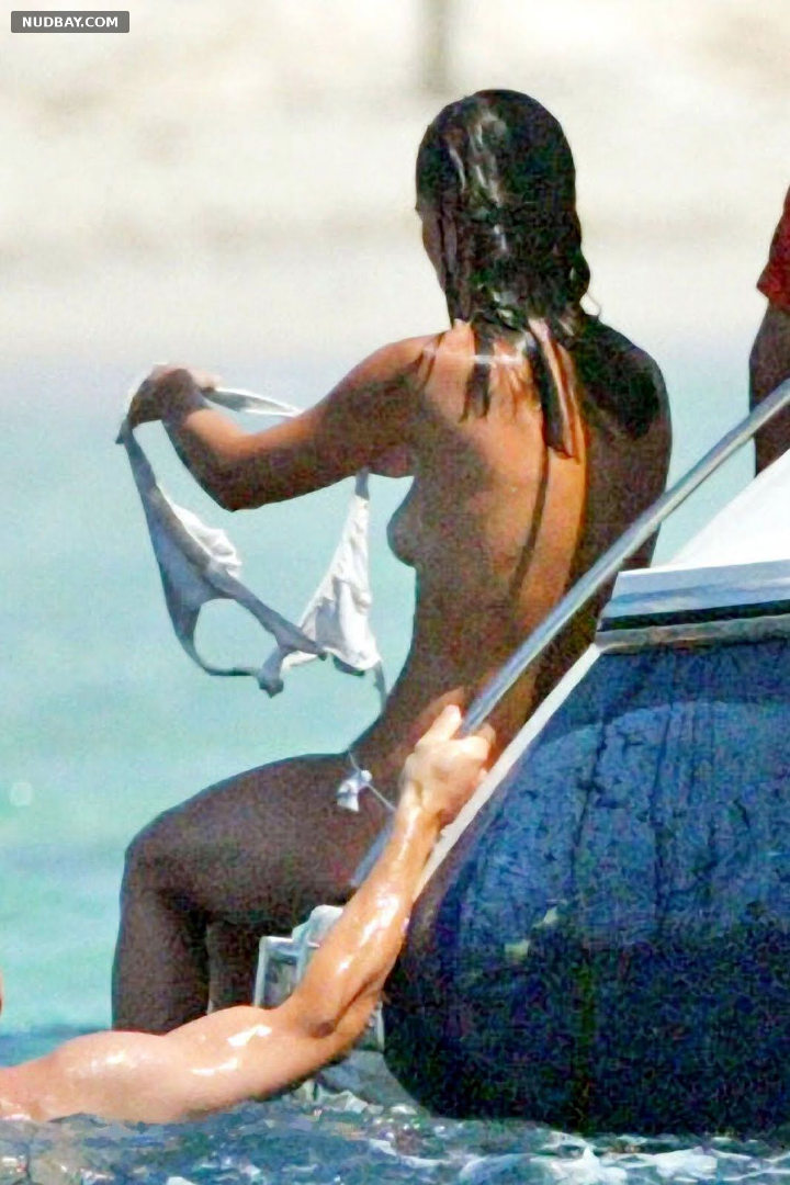 Pippa Middleton nude tits on vacation in Ibiza 2006