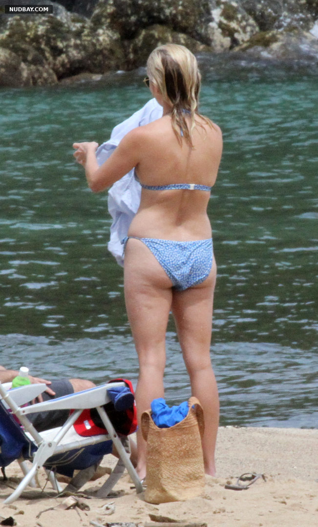 Reese Witherspoon nude ass bikini on the beach in Hawaii 2017