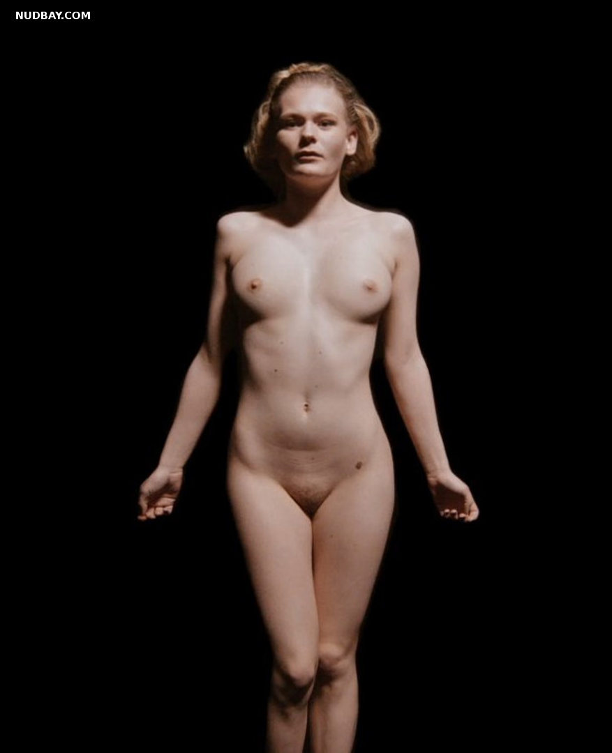 Swantje Kohlhof nude in Schlaf (2020)