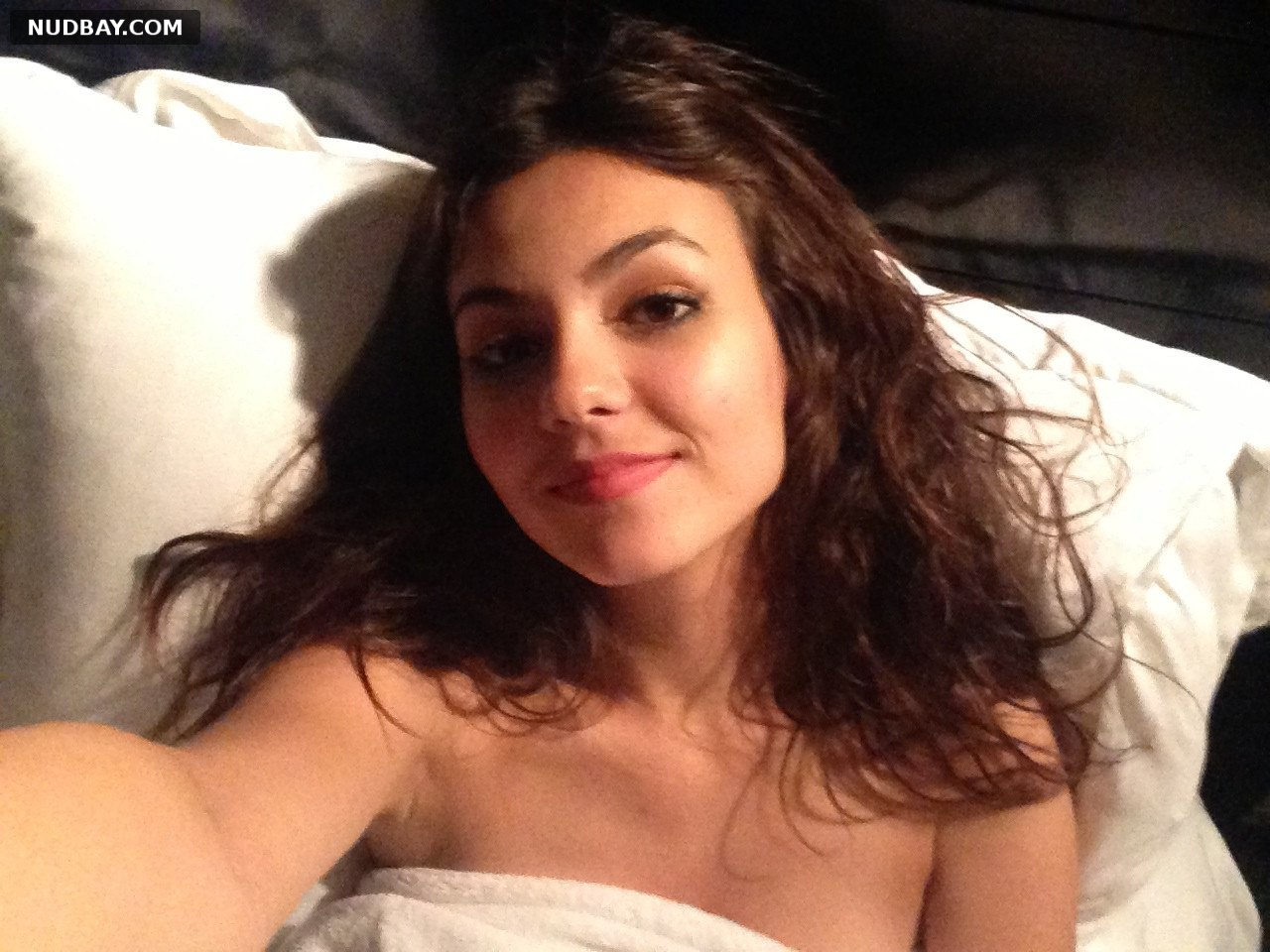 Victoria Justice nude selfie hot pics at home 2014