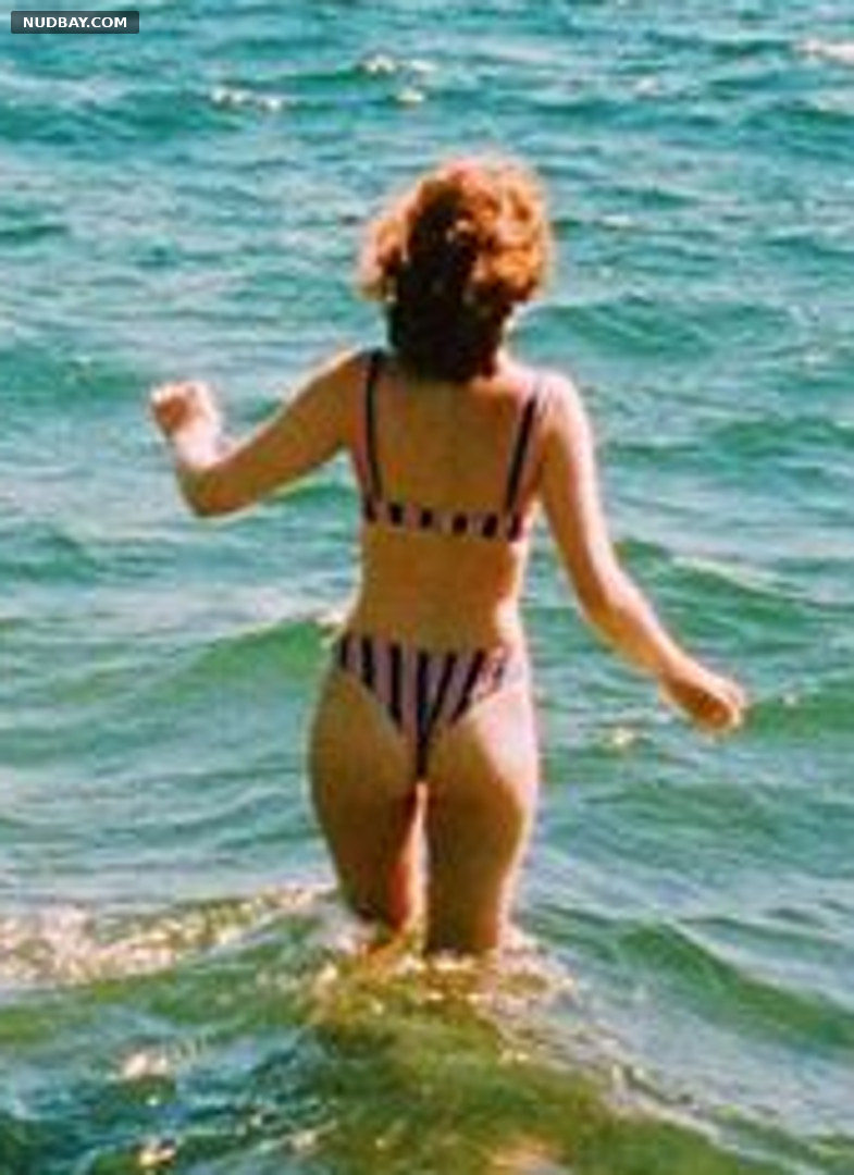Zoey Deutch Juicy Ass in bikini on the beach 2021