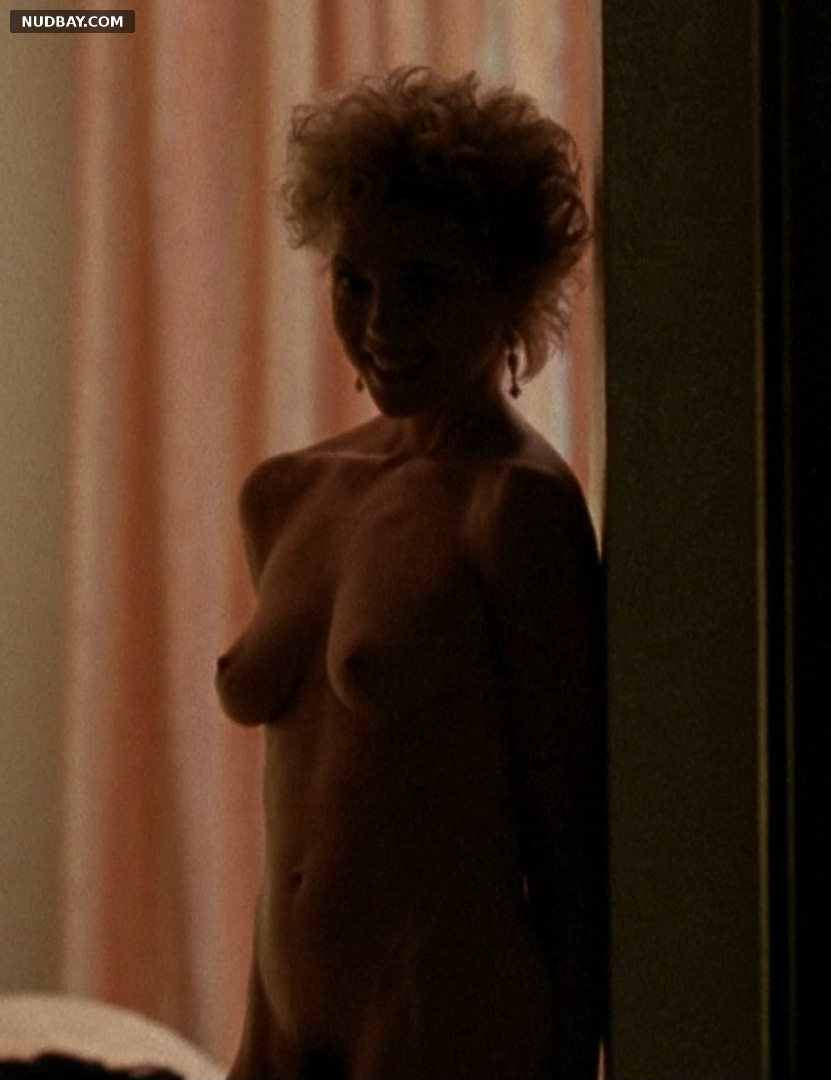 Annette Bening naked in The Grifters (1990)