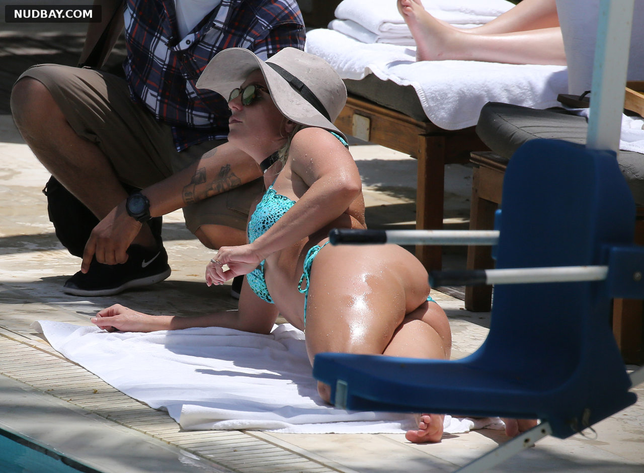 Britney Spears naked in bikini at the Beach in Miami 06 06 2018