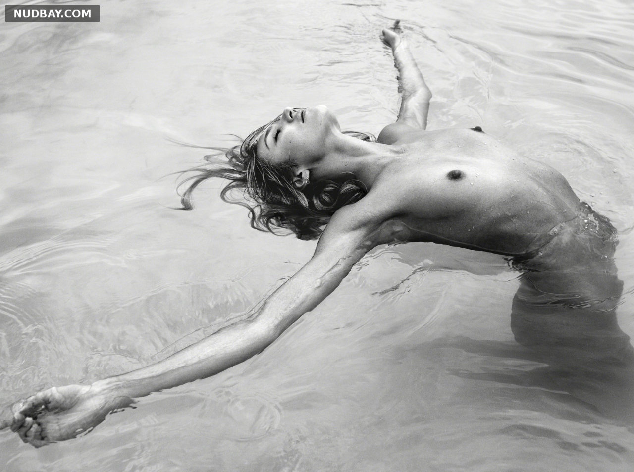 Candice Swanepoel Nude Tits in Photoshoot 2014