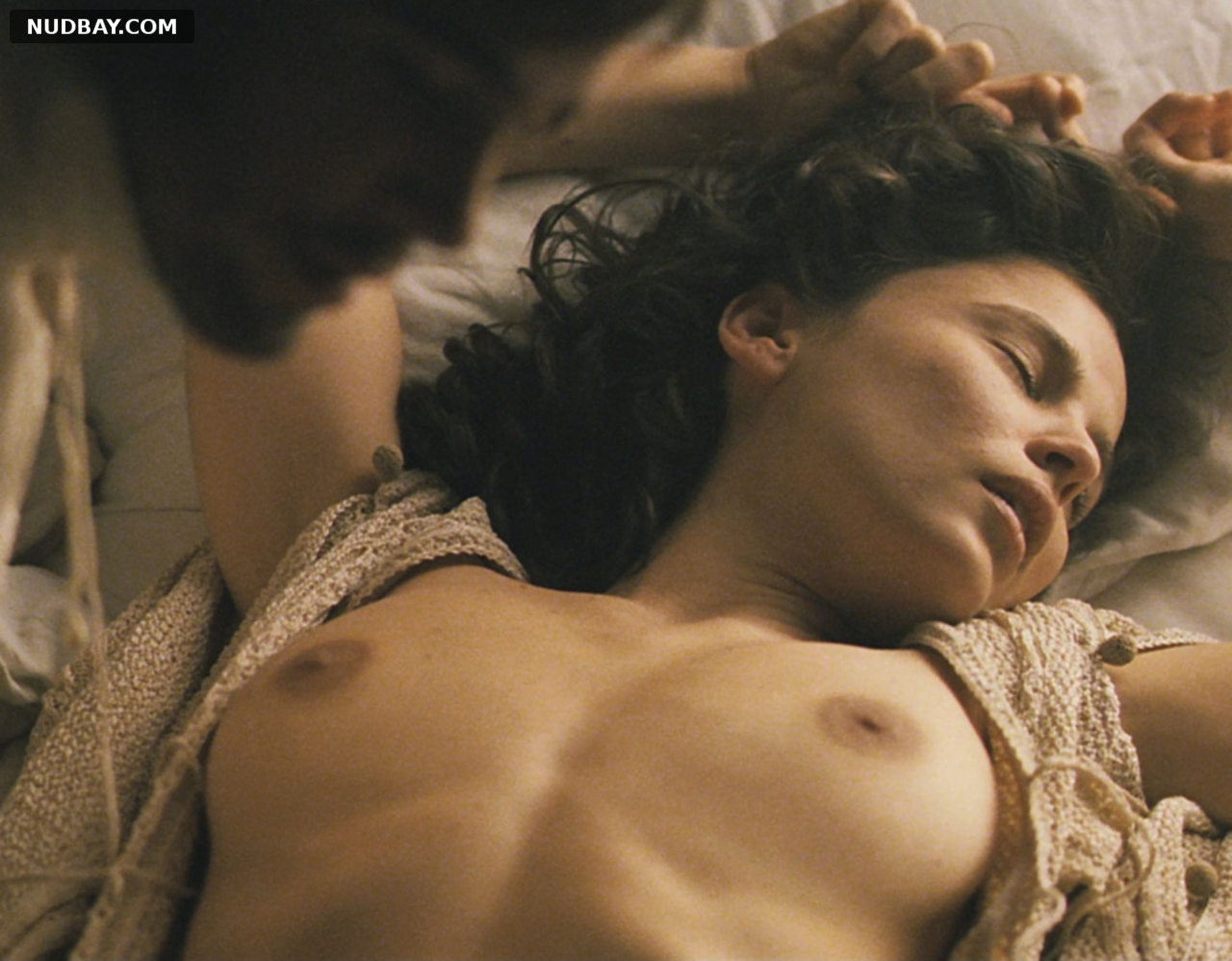 Elena Anaya nude in Alatriste (2006)