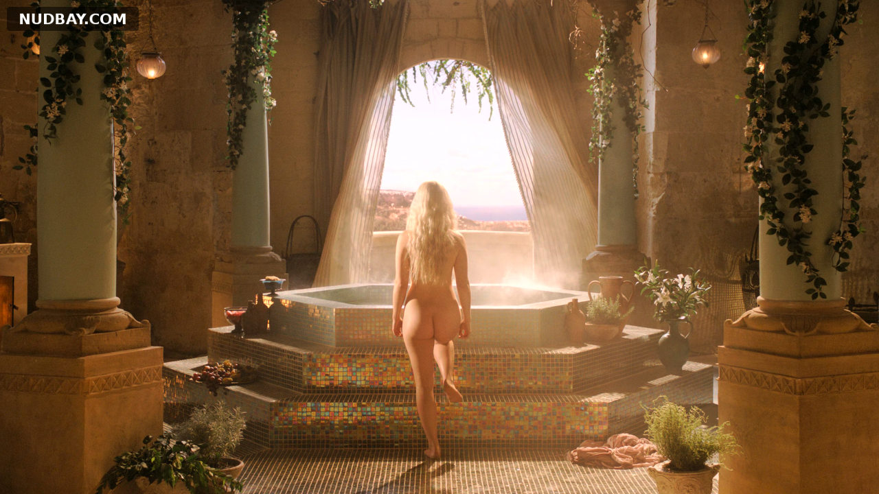Emilia Clarke nude back in Games of Thrones (2011)