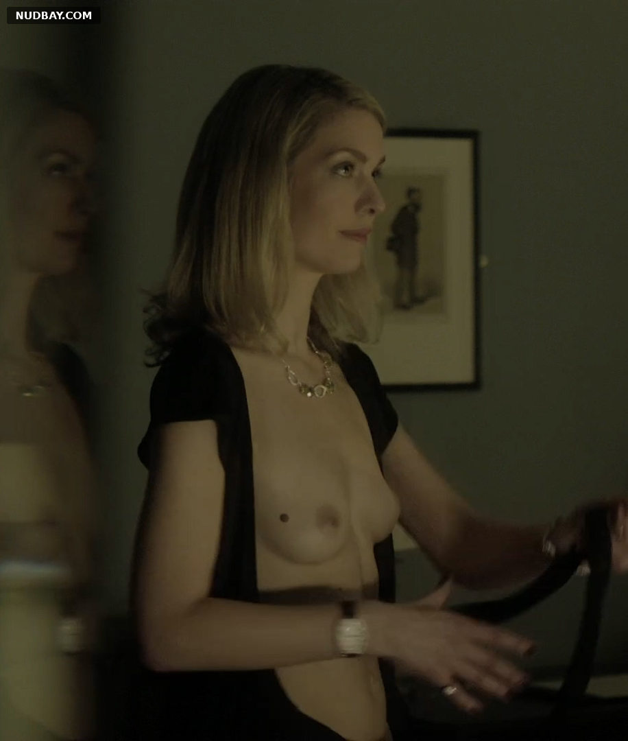 Helen Kennedy naked tits in Hunted (2012)