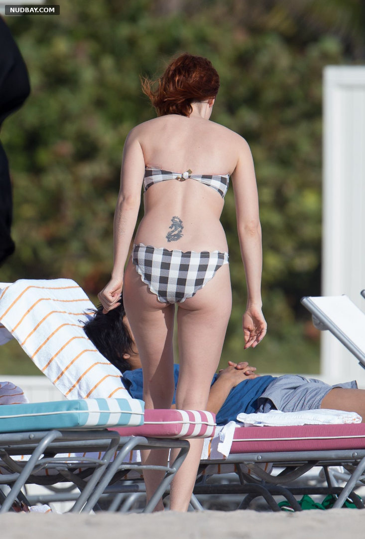 Jena Malone nude ass on the beach in bikini 2014