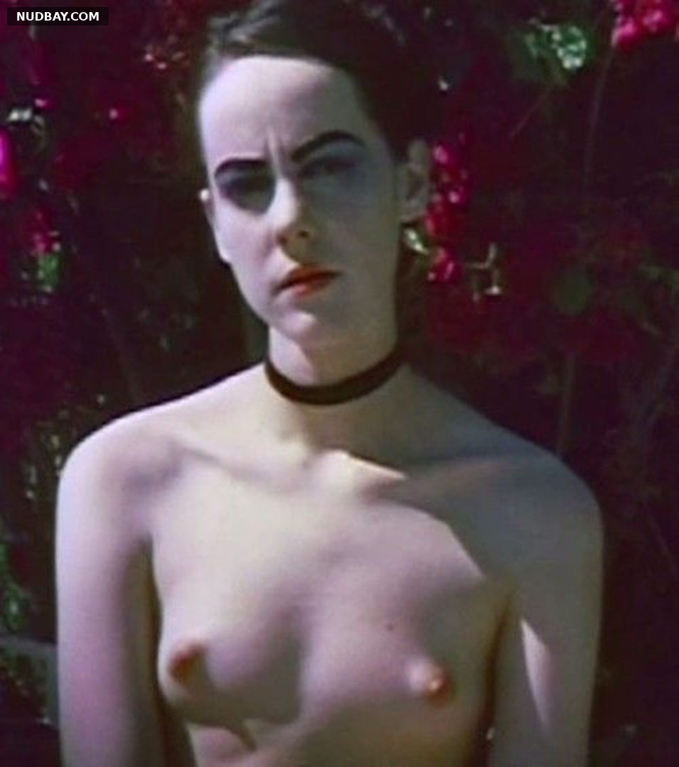 Jena Malone nude showed boobs in a photo shoot 2008