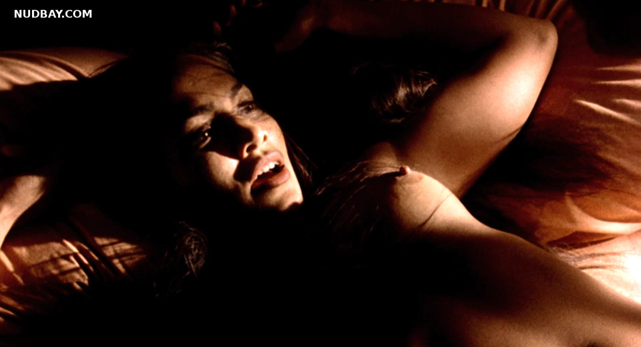 Jennifer Lopez naked in the movie U Turn (1997)