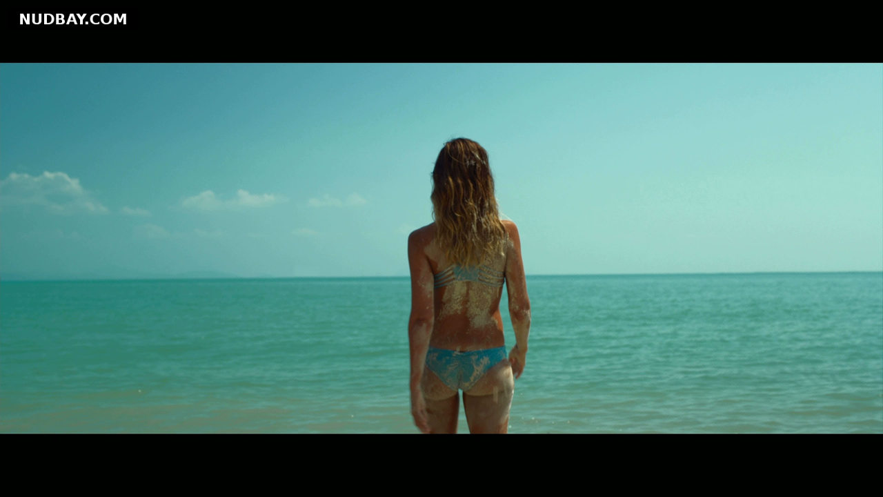 Jessica Alba ass in bikini in movie Mechanic 2 (2017)