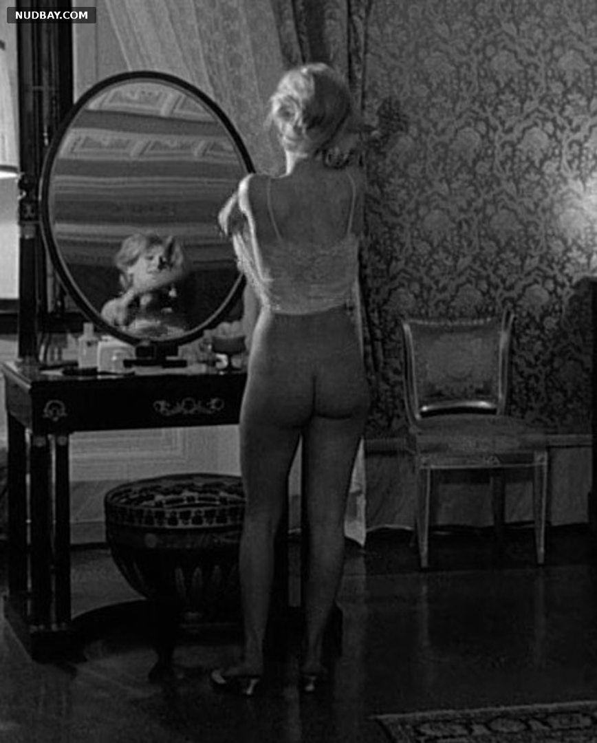 Julie Christie nude in Darling (1965)