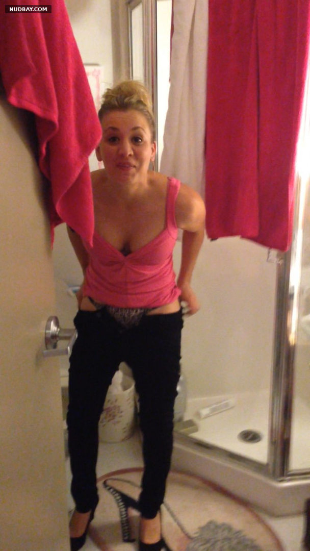 Kaley Cuoco naked hot Pussy Slip in Toilet 2017