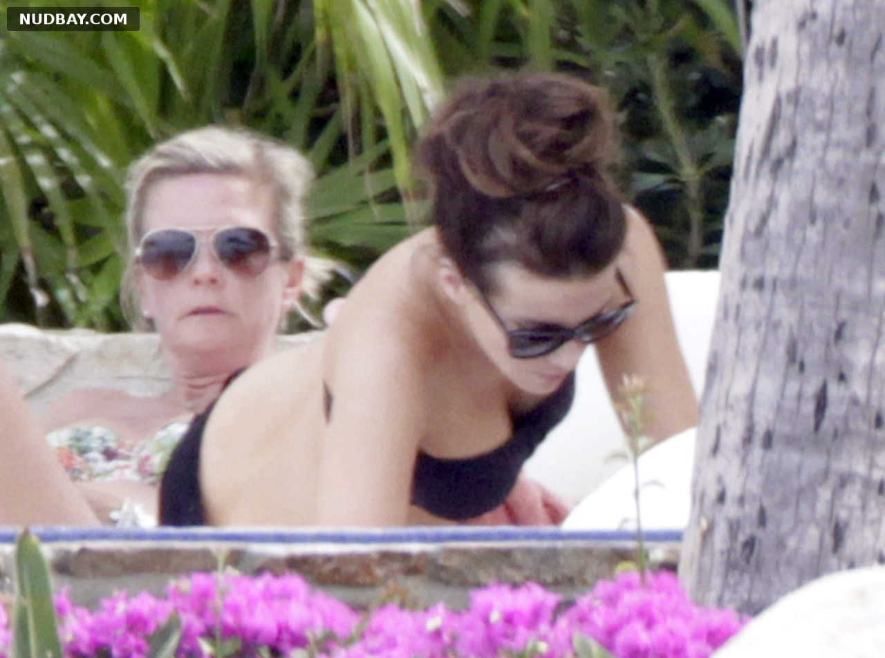 Kate Beckinsale tits wearing a bikini on vacation in Mexico 2013