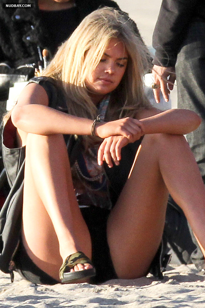 Kate Upton oops crotch on the set of a photoshoot in Malibu 2013
