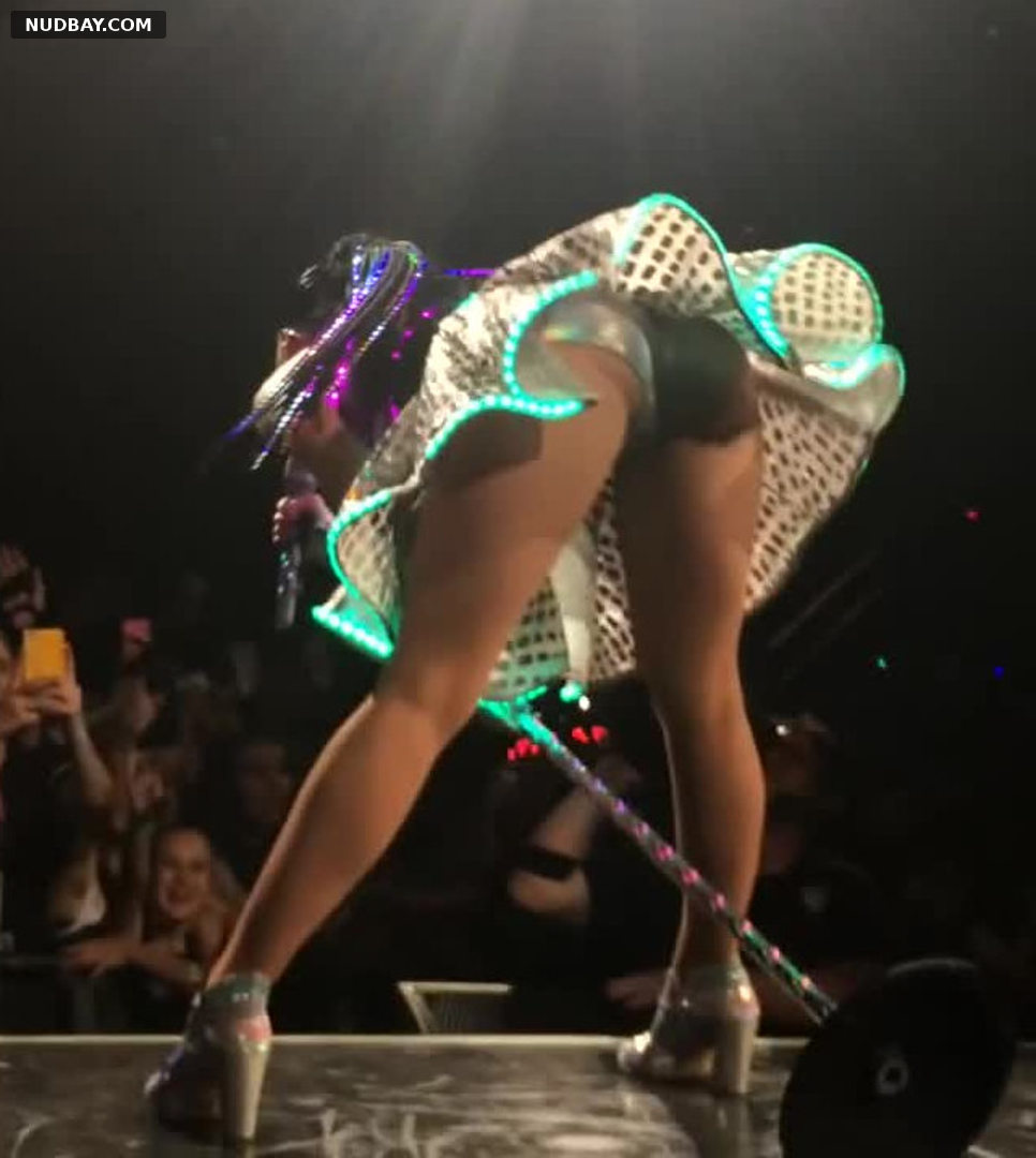 Katy Perry Upskirt Bends Over at Rio de Janeiro September 27 2015