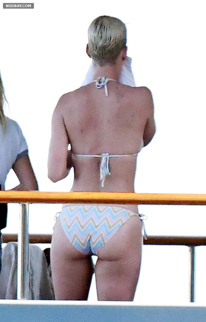 Katy Perry bare ass in Bikini on the beach in Italy 07 14 2017