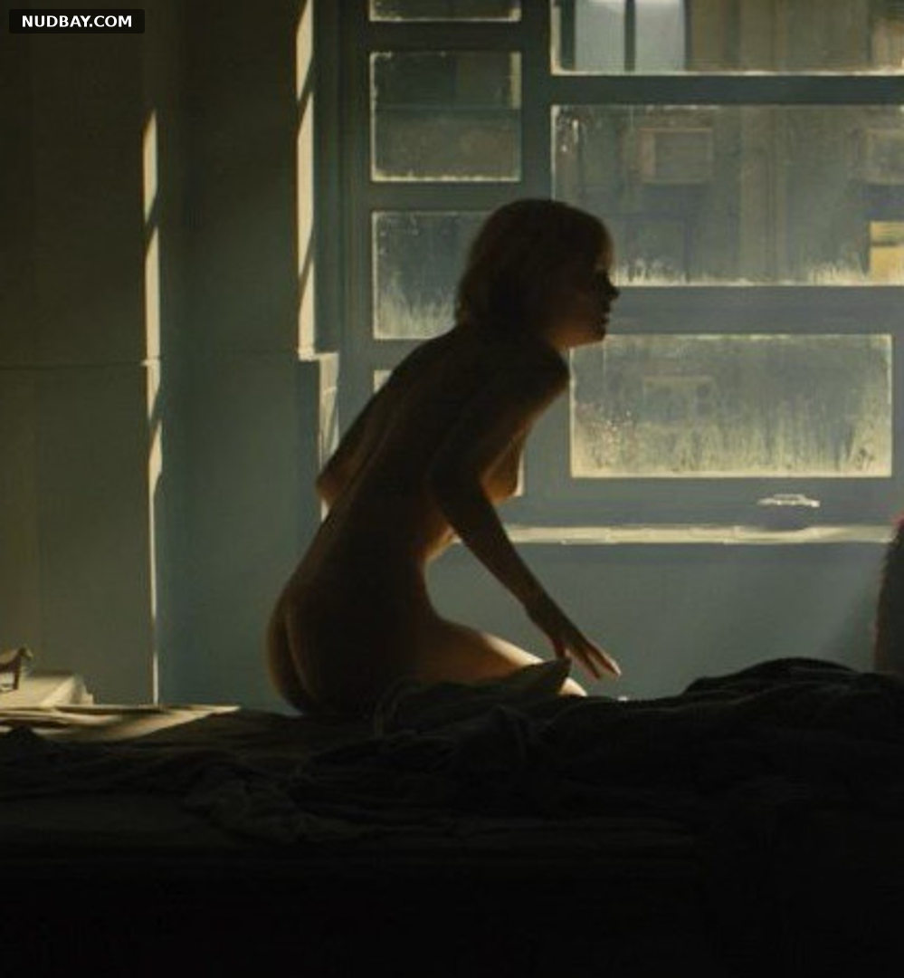 Mackenzie Davis nude ass Blade Runner 2049 (2017)
