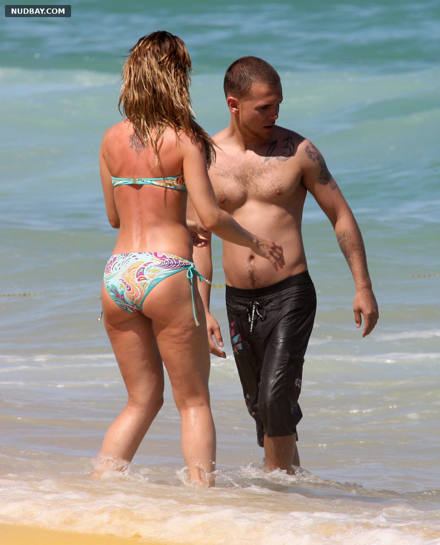 Mena Suvari juicy butt wears sexy bikini on the beach 2017