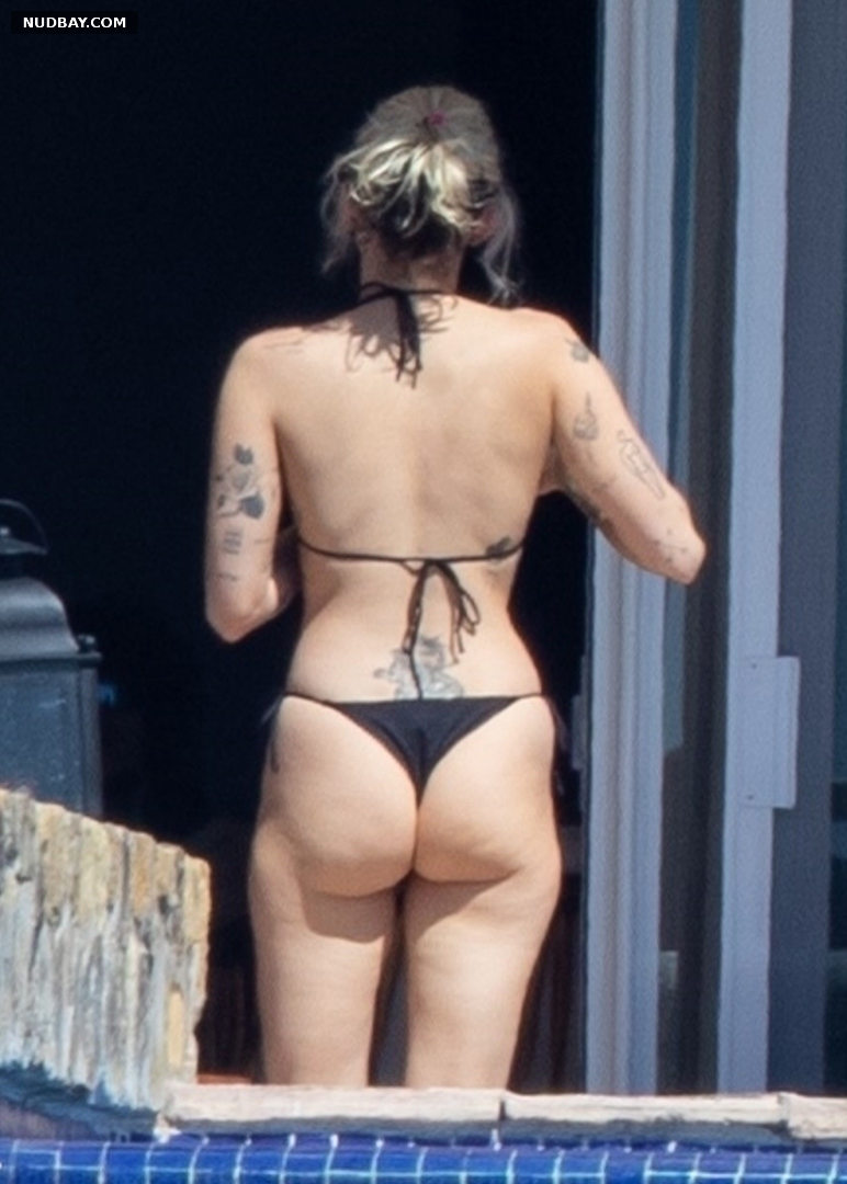 Miley Cyrus nude ass in a Bikini in Cabo San Lucas Mexico 2022