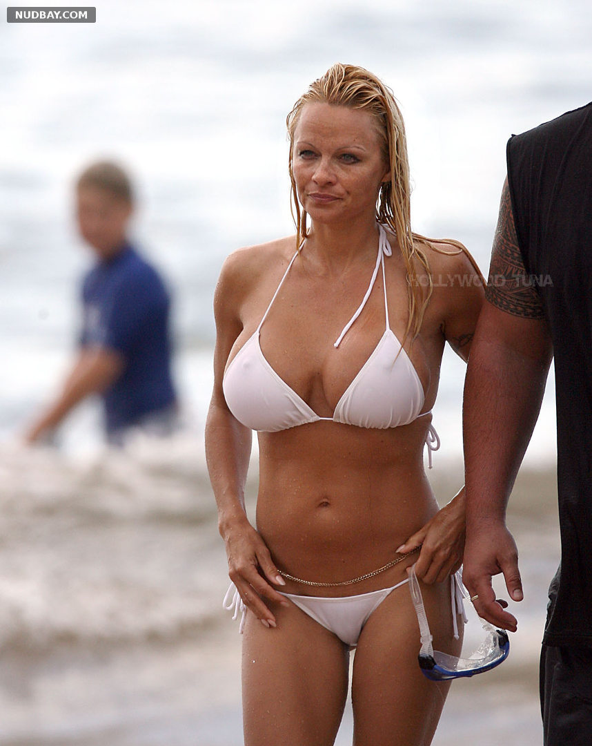 Pamela Anderson nude bikini in Maui Hawaii 04 14 2007