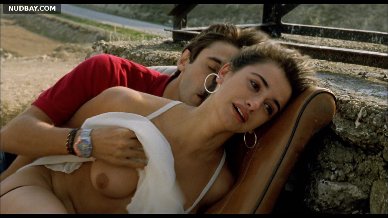 Penelope Cruz nude boobs in Jamon Jamon (1992)