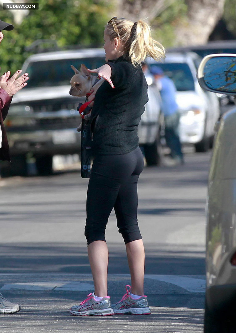Reese Witherspoon Booty in spandex for a run at Pacific Palisades 18 12 2015