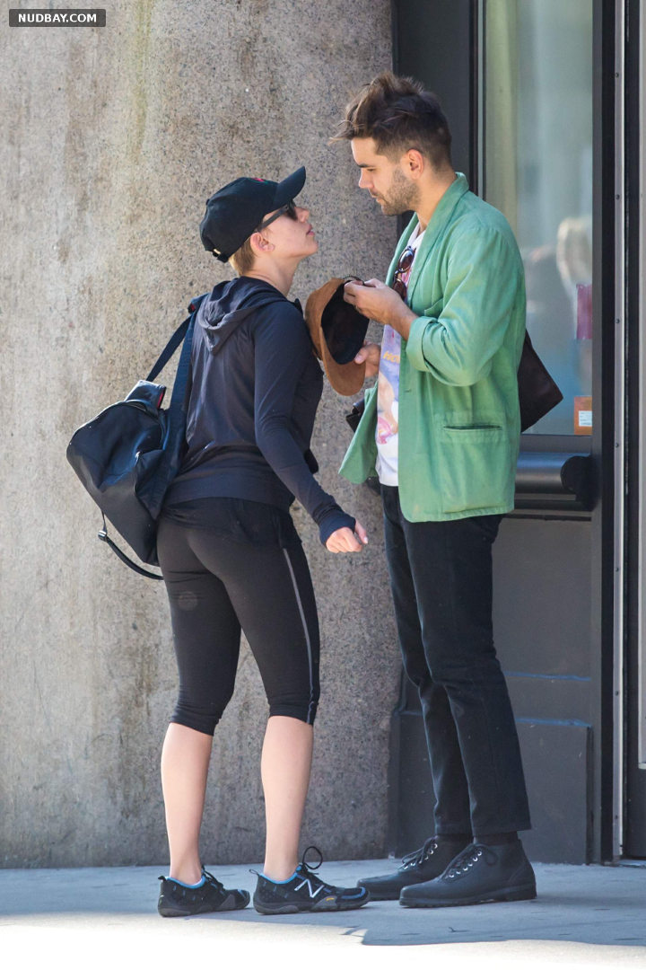 Scarlett Johansson Booty in Tights – Out in New York Cit 2012