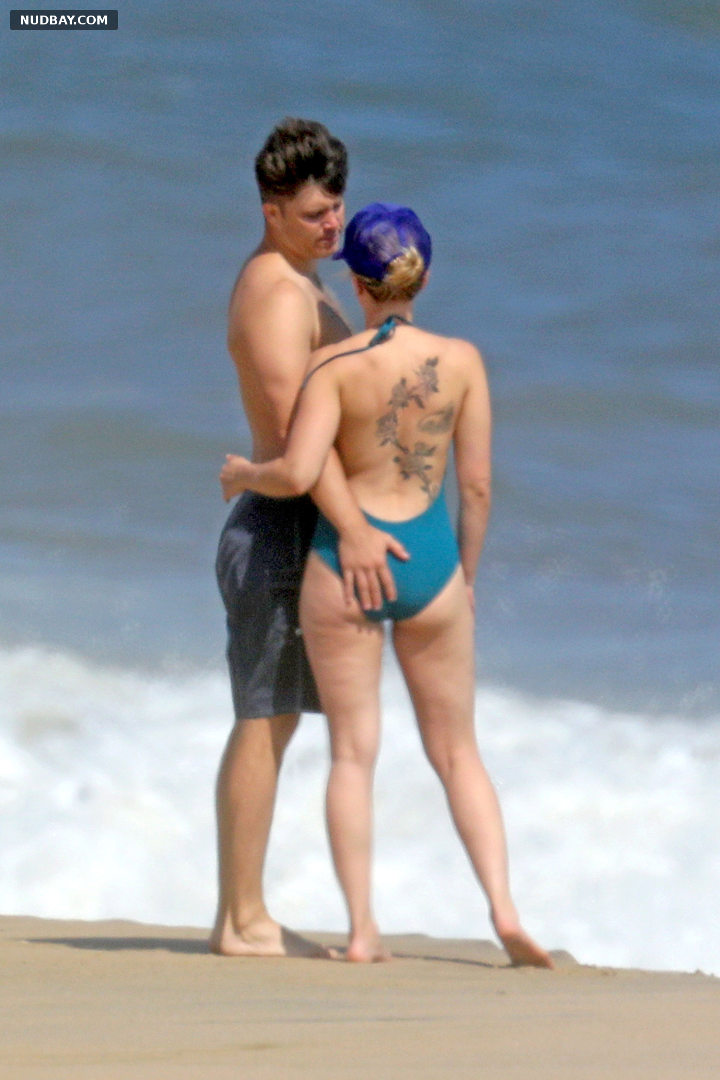 Scarlett Johansson naked Ass & Booty in blue Bikini on vacation 2018