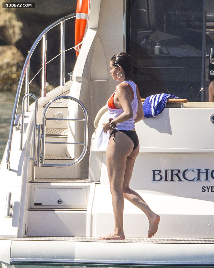 Selena Gomez butt wearing a bikini on a boat around Sydney Harbour 03 19 2018