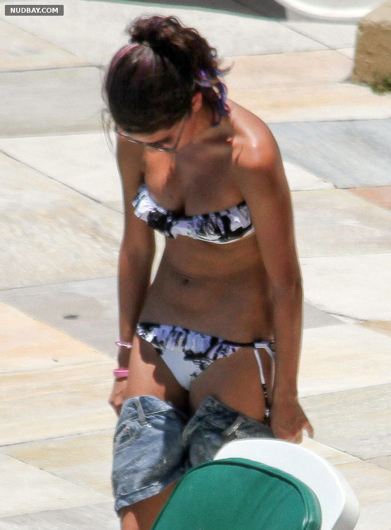Selena Gomez sexy tits in bikini on vacation 2012