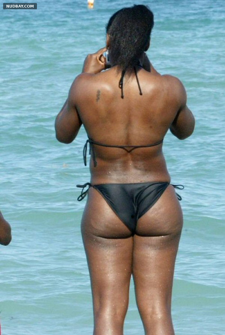 Serena Williams wears a bikini by the pool 2007