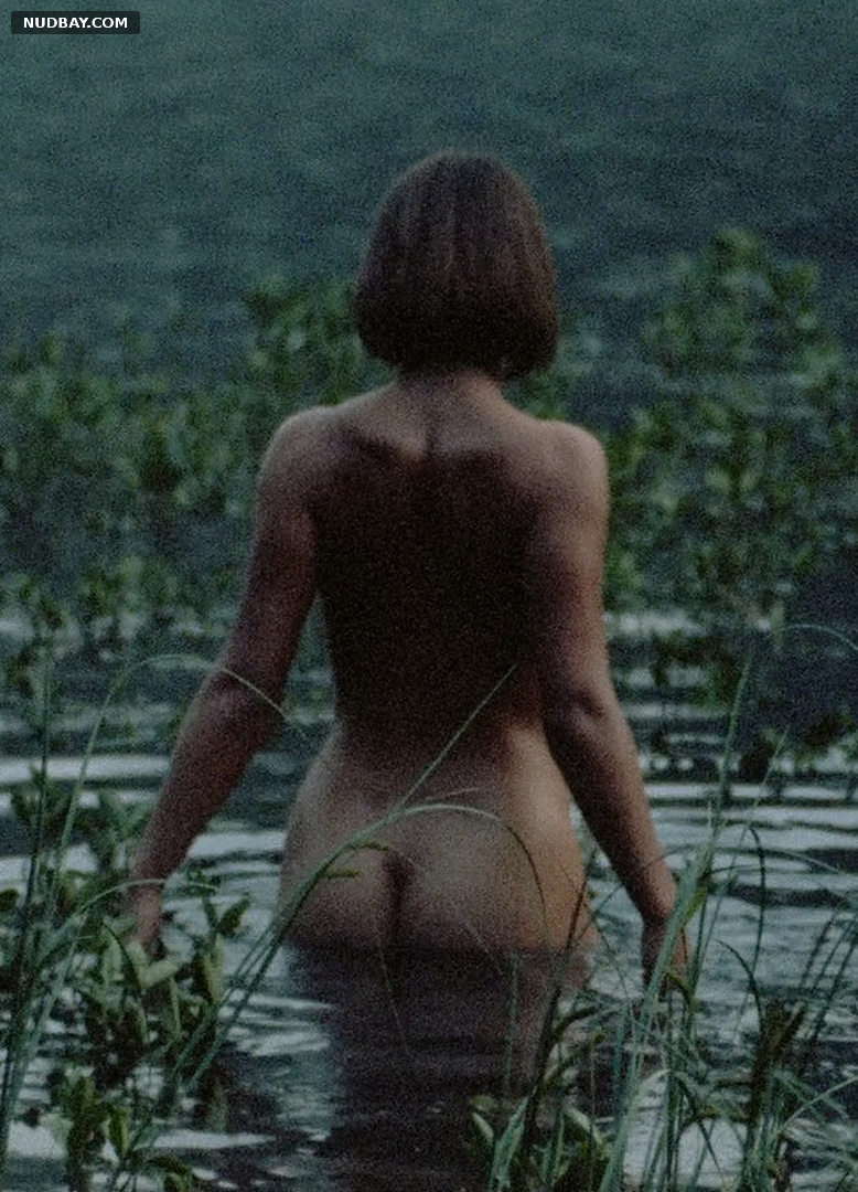 Sophie Marceau nude butt L'amour braque (1985)