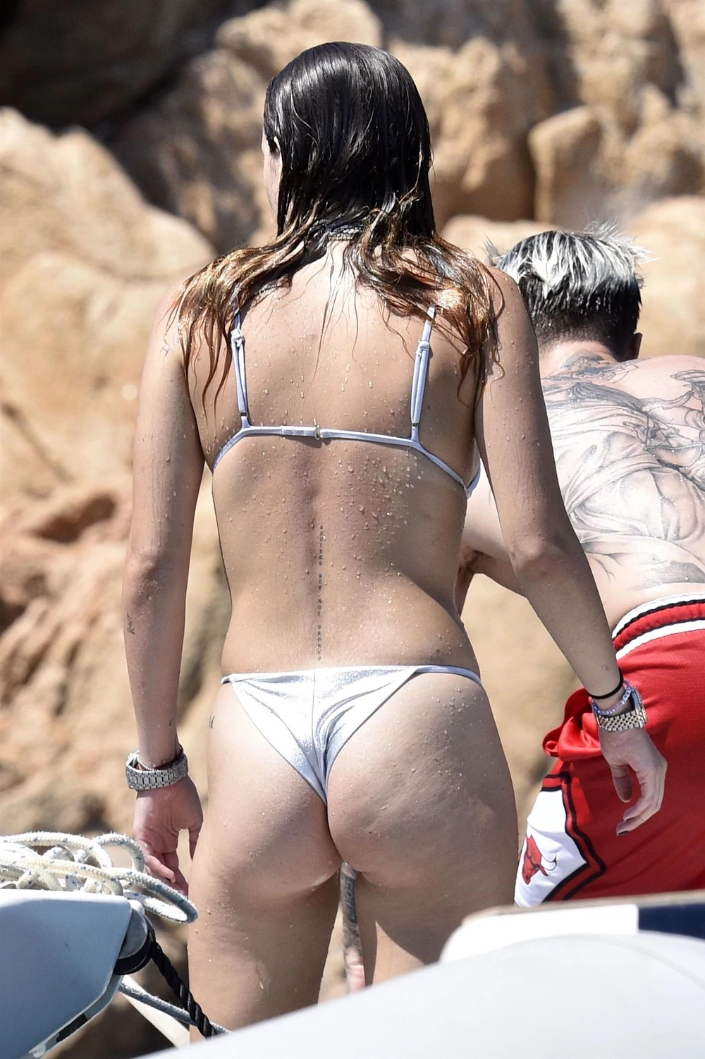 Bella Thorne nude ass
